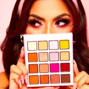 Beauty Creations: Evettex Eyes On Me Shadow Palette